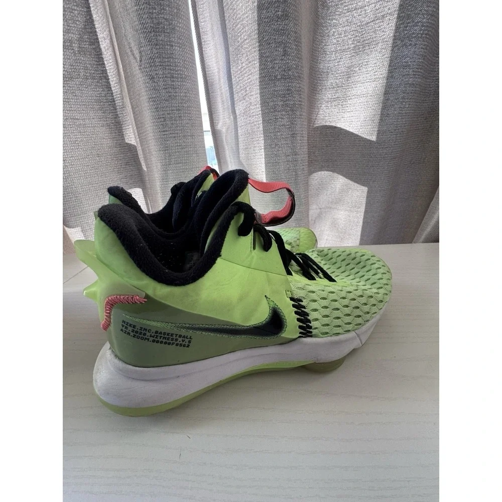 Nike LeBron Witness 5 Grinch‎ Green Basketball Shoes Men's Size 8 Performance